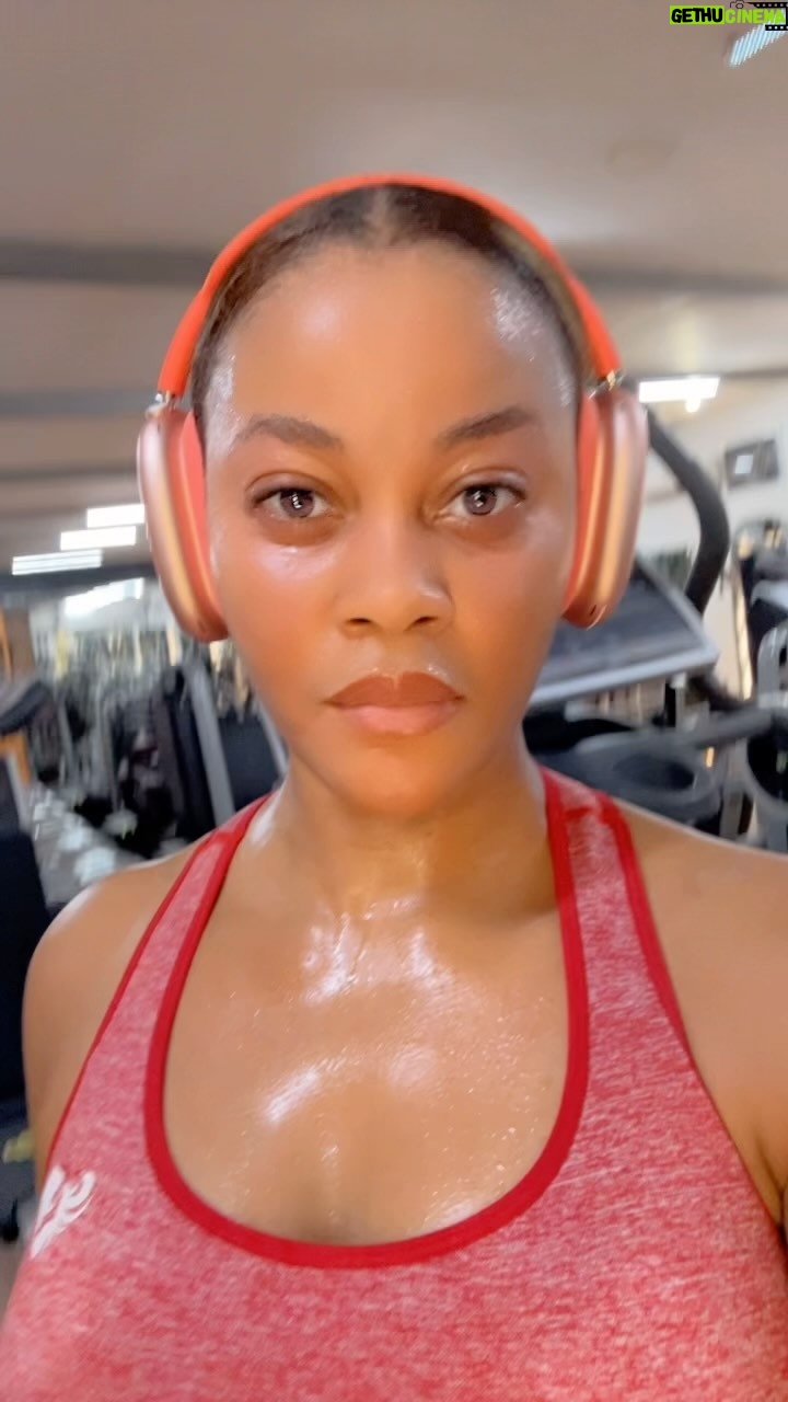 Damilola Adegbite - 38.9K Likes - The hardest part of exercising is starting. Once you are able to push yourself past starting, you actually start to enjoy it!
Workout complete ✨