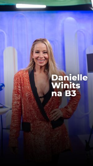 Danielle Winits Instagram - Determinação, talento e uma longa história convivendo com a arte: @lawinits veio até a B3 conversar com a gente sobre sua carreira, trajetória e relação com dinheiro.

Danielle Winits está em cartaz em São Paulo com o musical “Meninas Malvadas” até 29 de junho - mais um espetáculo que conta com apoio da B3.

Quer conferir o episódio do B3 Convida com a Dani? Link na bio: @b3_oficial 

#B3Convida #MeninasMalvadas #Musical #PatrocinioB3