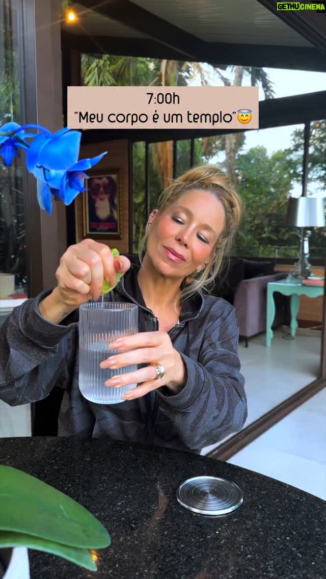Danielle Winits - 7.7K Likes - É tudo questão de equilíbrio… 😬
