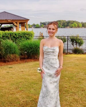 Darby Camp Instagram - Prom ‘25!!! #lastonebestone 

Dress: @dessygroup 
Hair: @lucci_aveda