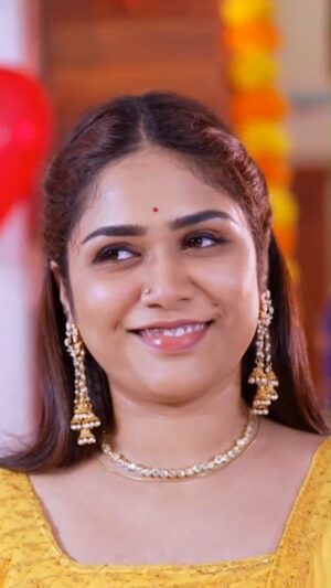 Darshana Das Instagram - സരയുവിന് ഹൃദയം നിറഞ്ഞ ജന്മദിനാശംസകൾ.. 💝💝

Happy Birthday Darshana Das

Mounaragam || Mon to Fri at 9:30 PM || Asianet

#HappyBirthday #Asianet #AsianetWishes #CelebrityBirthdays #HBD #HappyBirthdayDarshana #DarshanaDas #Mounaragam #MalayalamSerials #asianetserials