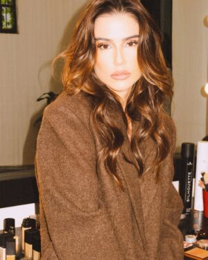 Deborah Secco Instagram - Bastidores.. ✨

Photos @raulbittencourtt 
Beauty @welldiasss