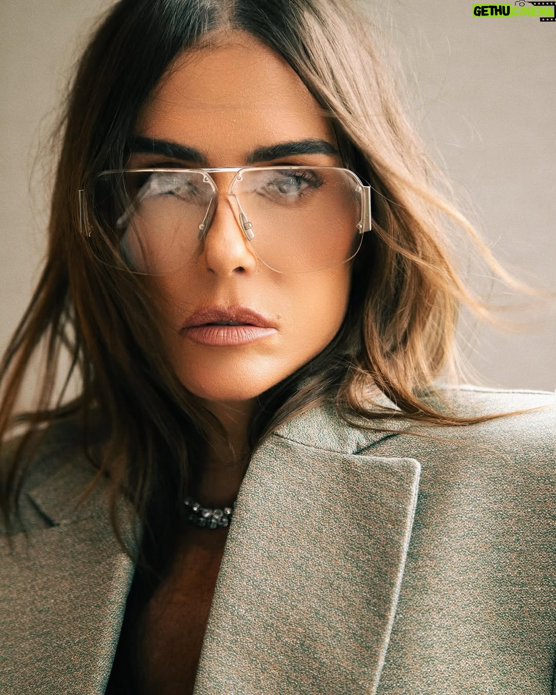 Deborah Secco - 3 Likes - Por aí… ✨
Look @rabanne @newbottega @swarovski
Styling @luizplinio
Beauty @charlesgran
Photo @raulbittencourtt