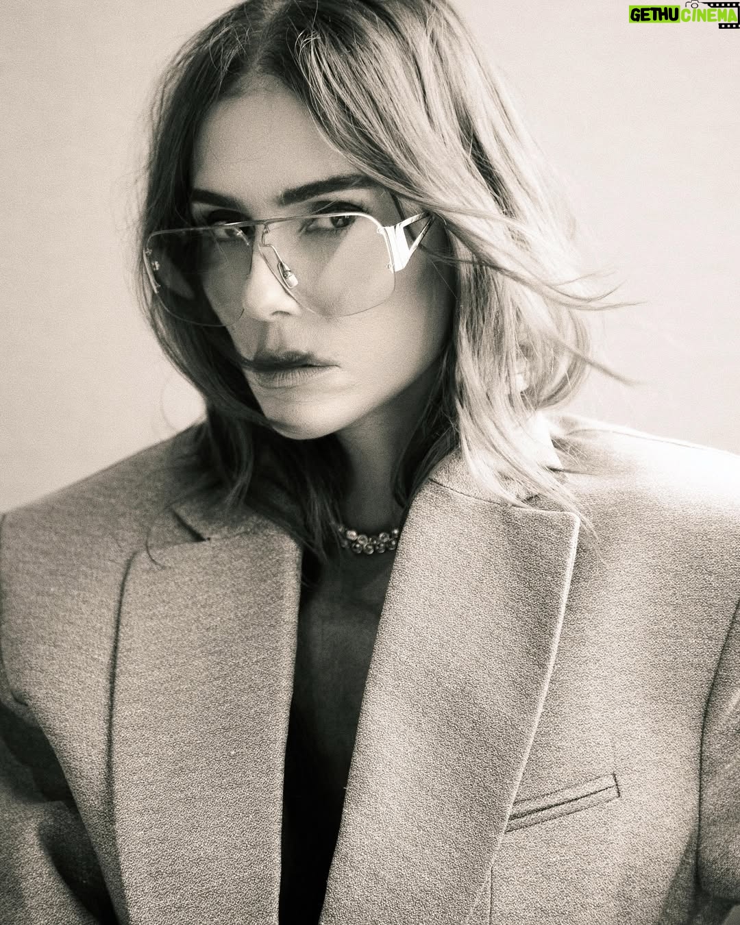 Deborah Secco - 3 Likes - Por aí… ✨
Look @rabanne @newbottega @swarovski
Styling @luizplinio
Beauty @charlesgran
Photo @raulbittencourtt