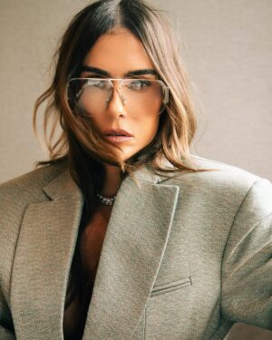 Deborah Secco Instagram - Por aí… ✨

Look @rabanne @newbottega @swarovski 
Styling @luizplinio 
Beauty @charlesgran
Photo @raulbittencourtt