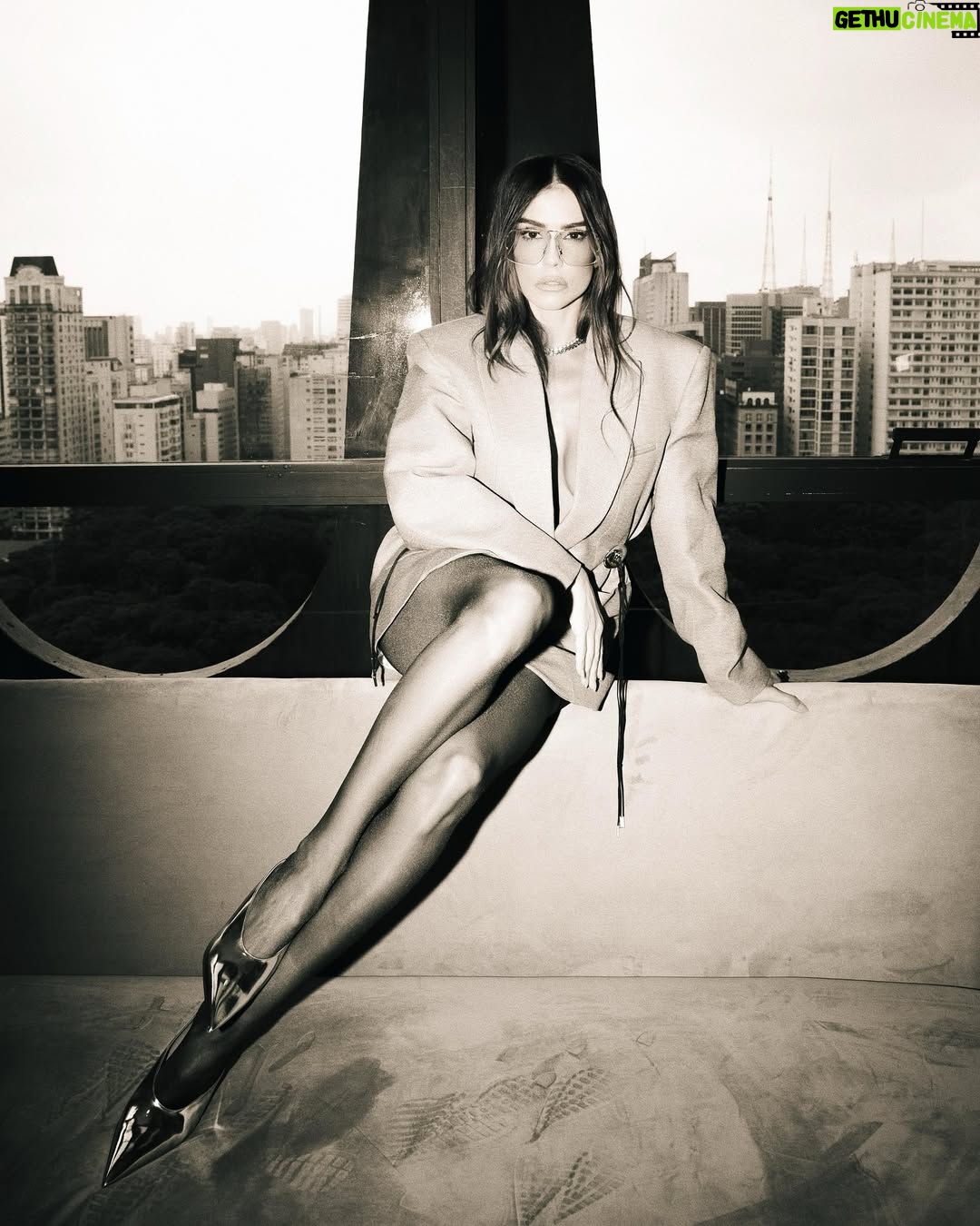 Deborah Secco - 3 Likes - Por aí… ✨
Look @rabanne @newbottega @swarovski
Styling @luizplinio
Beauty @charlesgran
Photo @raulbittencourtt