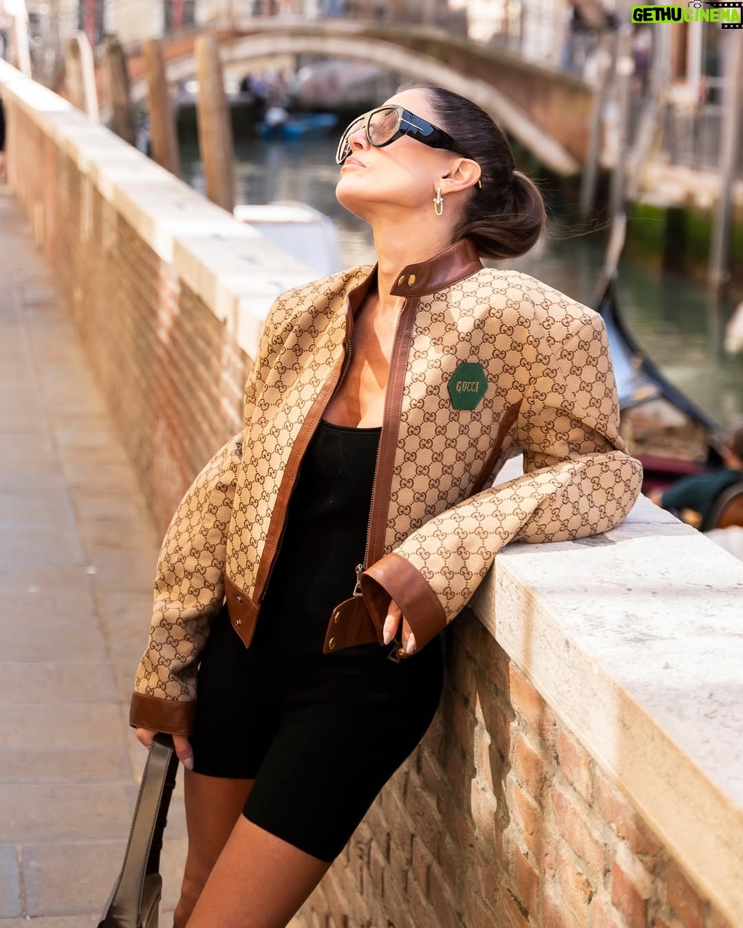 Deborah Secco - 3 Likes - Veneza, 2025✨
Styling @luizplinio
Look @gucci @jacquemus @dior @tomford @ferragamo
Photos @fotografabrasileiraemveneza ❤️