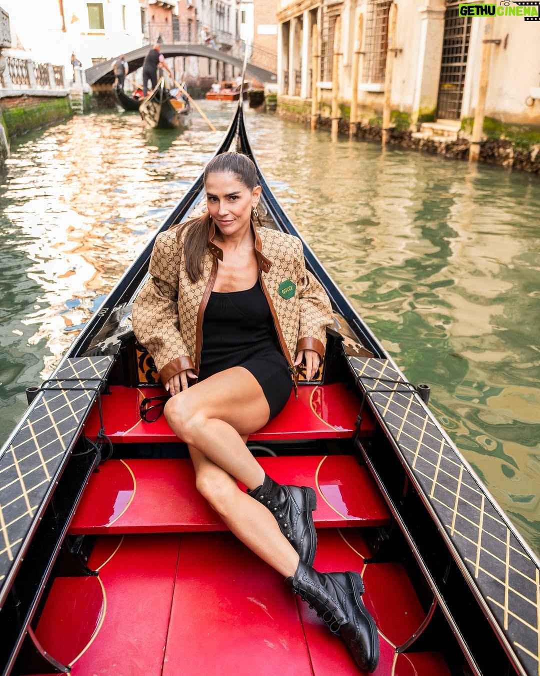 Deborah Secco - 3 Likes - Veneza, 2025✨
Styling @luizplinio
Look @gucci @jacquemus @dior @tomford @ferragamo
Photos @fotografabrasileiraemveneza ❤️