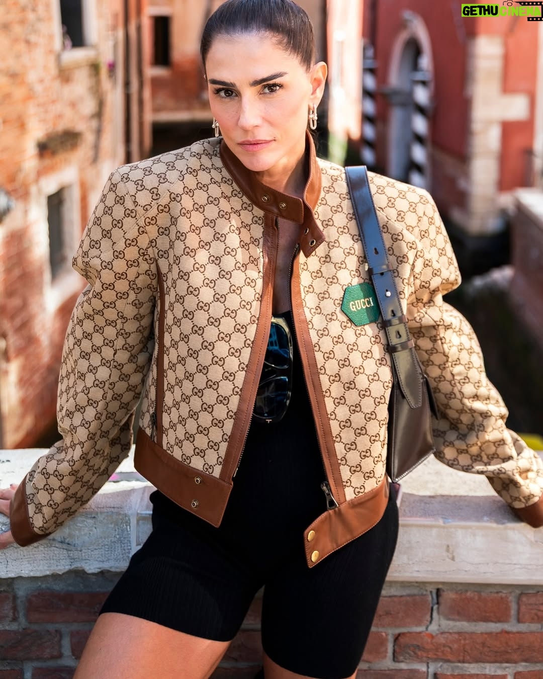 Deborah Secco - 3 Likes - Veneza, 2025✨
Styling @luizplinio
Look @gucci @jacquemus @dior @tomford @ferragamo
Photos @fotografabrasileiraemveneza ❤️