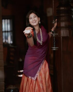 Deepika Gowda Instagram - Happpppyy ಯುಗಾದಿ ಹಬ್ಬ🌾🦚🦜
Jewellery— @saaya_studio.in
Pic credit- @dheeraj_comedy_kiladi_
