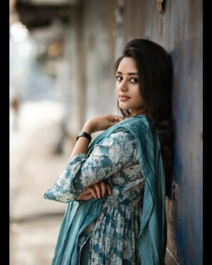 Deepshikha U Instagram - Just adding little cute to your feed 😜✨
📸: @portraitsbylokesh 

#dee #deepshikha #loves #casual #photography #southindian #indianphotography #actor #tamil #homely #style #authentic