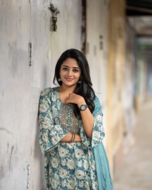 Deepshikha U Instagram - Just adding little cute to your feed 😜✨
📸: @portraitsbylokesh 

#dee #deepshikha #loves #casual #photography #southindian #indianphotography #actor #tamil #homely #style #authentic