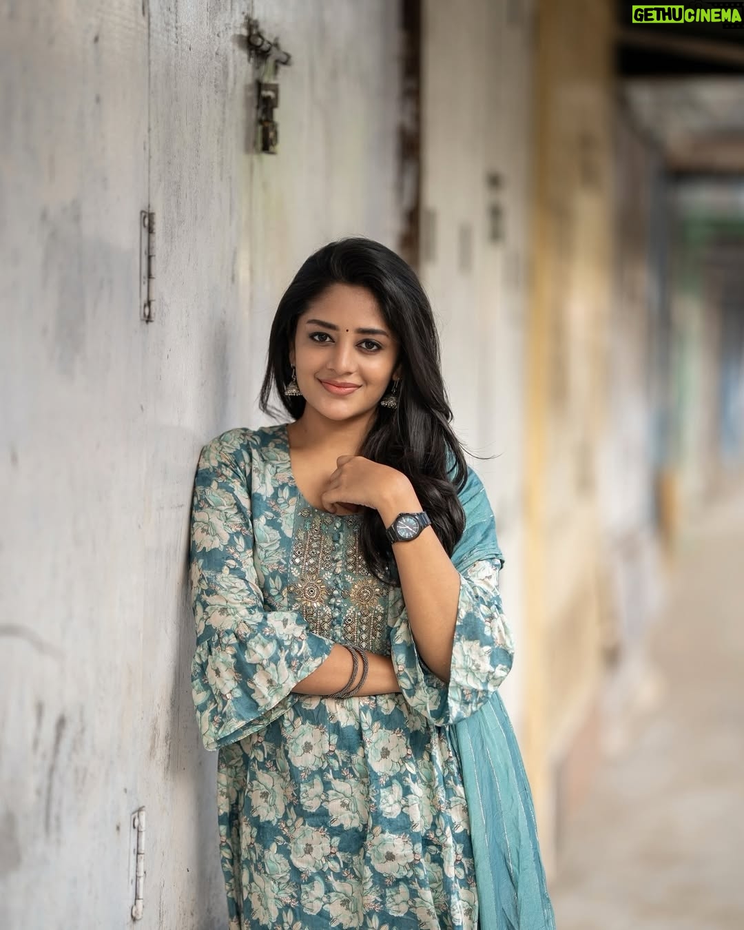 Deepshikha U - 25.8K Likes - Just adding little cute to your feed 😜✨
📸: @portraitsbylokesh 

#dee #deepshikha #loves #casual #photography #southindian #indianphotography #actor #tamil #homely #style #authentic