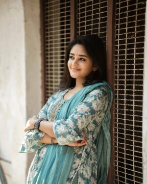 Deepshikha U Instagram - Just adding little cute to your feed 😜✨
📸: @portraitsbylokesh 

#dee #deepshikha #loves #casual #photography #southindian #indianphotography #actor #tamil #homely #style #authentic