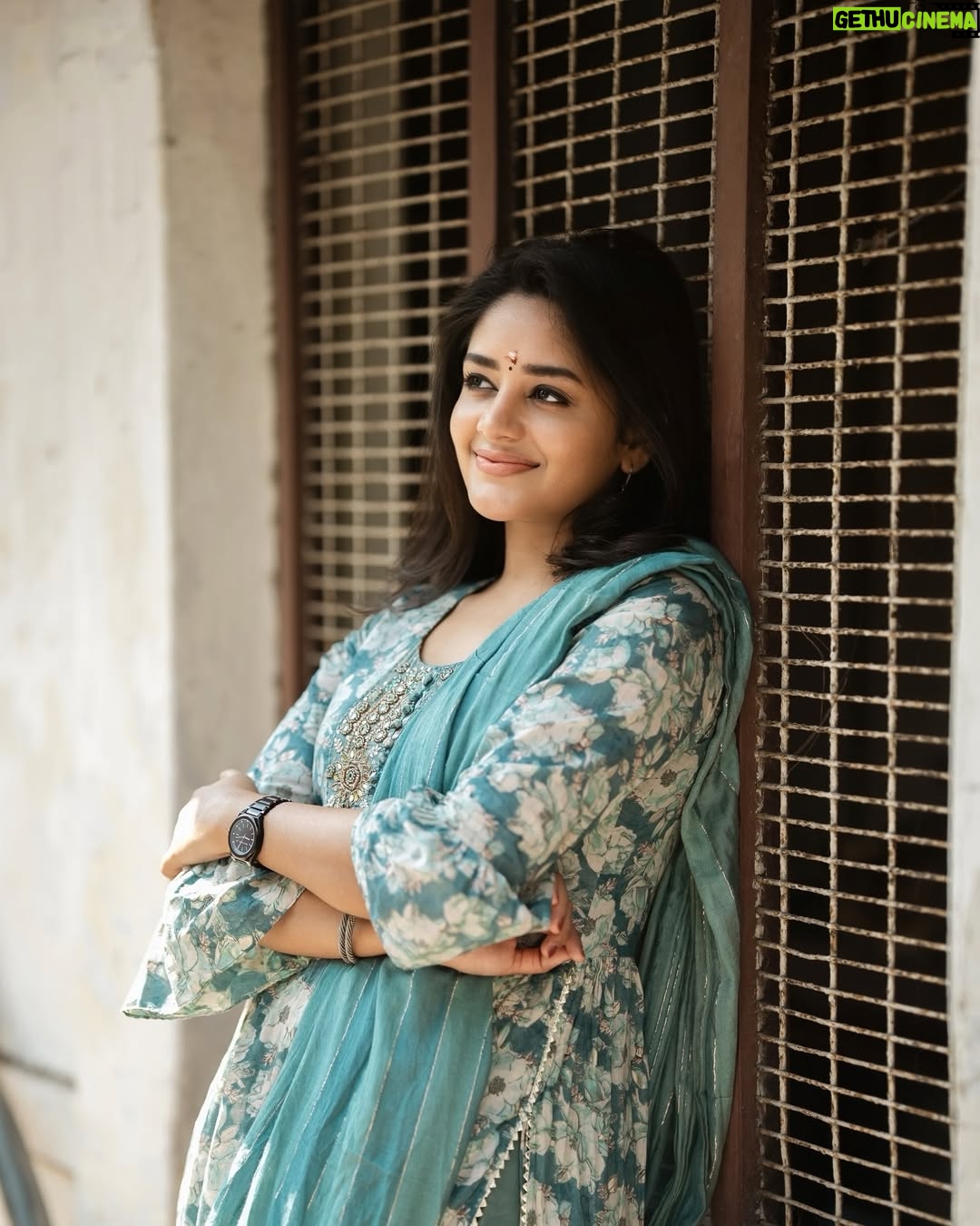 Deepshikha U - 25.8K Likes - Just adding little cute to your feed 😜✨
📸: @portraitsbylokesh 

#dee #deepshikha #loves #casual #photography #southindian #indianphotography #actor #tamil #homely #style #authentic