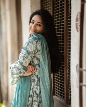 Deepshikha U Instagram - Just adding little cute to your feed 😜✨
📸: @portraitsbylokesh 

#dee #deepshikha #loves #casual #photography #southindian #indianphotography #actor #tamil #homely #style #authentic