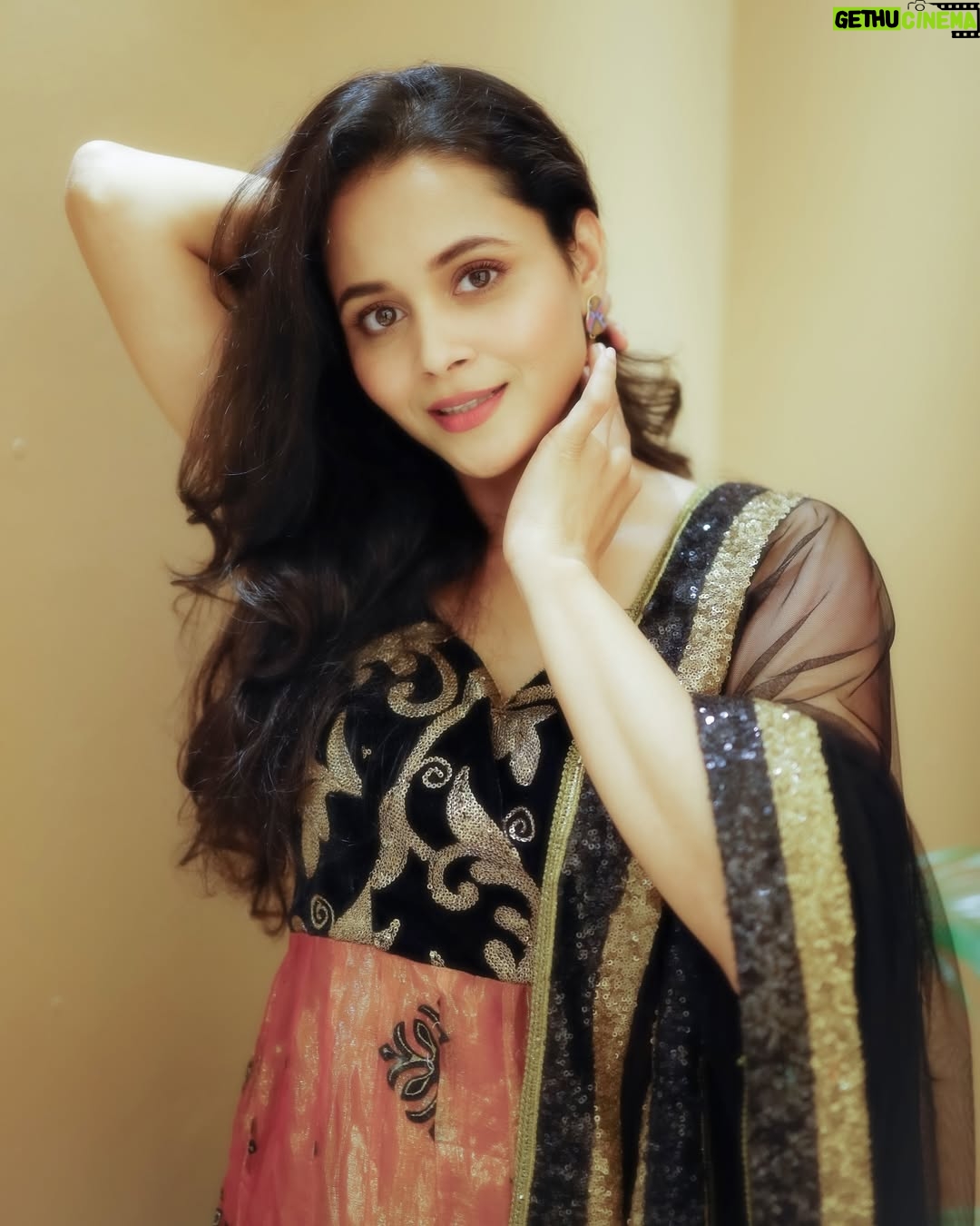 Deepti Devi - 1.4K Likes - While you watch my film @pavtollogy …
Here I am living in the true moment of photography.
#primere #filmpremier #deeptidevi #gratitude #indianwear #simplemakeuplook
@v3photovision
@sagarvanjarifilmaker @namjoshiprasad