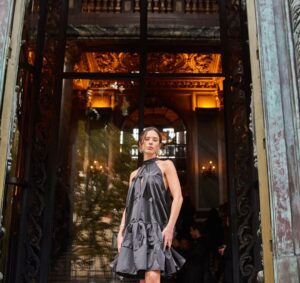 Delfina Chaves Instagram - Presentación de la nueva colección de @ninaricci en Paris Fashion Week #ninaricci 💐