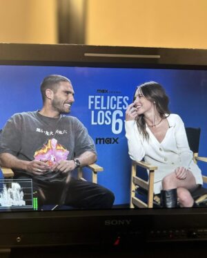 Delfina Chaves Instagram - Ayer con mucha alegría finalmente estrenamos Felices los 6. Una producción nacional y original de @streammaxar y @kapowproductora . Me es un honor compartir elenco con gente tan querida a quien admiro mucho, y deseo que se diviertan viéndola tanto como lo hicimos nosotros al hacerla 🐒🩶