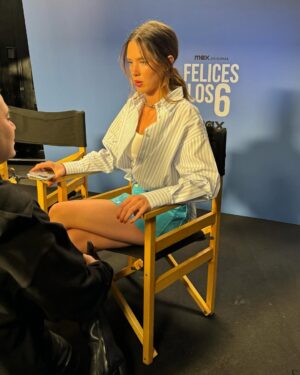 Delfina Chaves Instagram - Ayer con mucha alegría finalmente estrenamos Felices los 6. Una producción nacional y original de @streammaxar y @kapowproductora . Me es un honor compartir elenco con gente tan querida a quien admiro mucho, y deseo que se diviertan viéndola tanto como lo hicimos nosotros al hacerla 🐒🩶