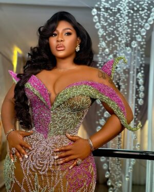 Destiny Etiko Instagram - The Odds are forever in my favour 😍⭐️ 🙏

CHINEMELUM ETIKO 📌

What’s your favorite 🤩🤪

Designer @jafclothings 
Makeup @maryjayblaq 
Hairstylist @fhavy_hairstudio 
Reels @reelswithcytia_ 
Fabric @exclatfabricsng
💅 @naturalsbysandrasplace
Snatched by @mapiatea
