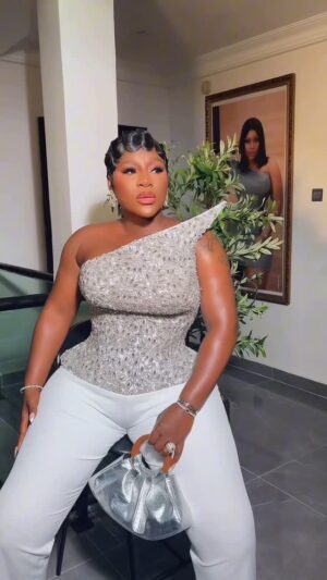 Destiny Etiko Instagram - I am enough, 
exactly as I am 📌 

Outfit @jafclothings 
Makeup 💄 @maryjayblaq 
Hair by @pricelesshairs 
Hair styled by @brownshuugaaextravaganza 
Videographer @vfilms_studio 
Nails 💅 @naturalsbysandrasplace