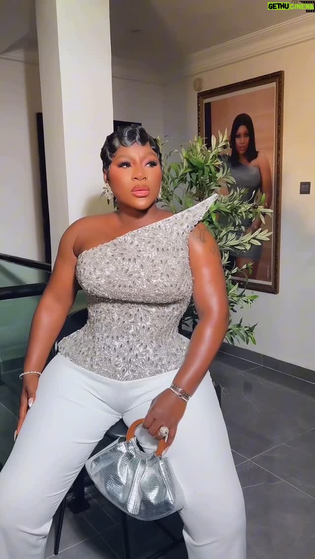 Destiny Etiko - 3 Likes - I am enough,
exactly as I am 📌
Outfit @jafclothings
Makeup 💄 @maryjayblaq
Hair by @pricelesshairs
Hair styled by @brownshuugaaextravaganza
Videographer @vfilms_studio
Nails 💅 @naturalsbysandrasplace