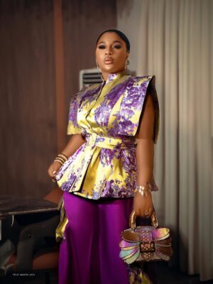 Destiny Etiko Instagram - Fueling the passion 📌

What’s your favorite slide ❤️

Your BILLME CEO 👩‍💼 @billme.co 

Gudmornin fam❤️

Outfit @jafclothings 
Makeup @maryjayblaq 
Hair stylist @brownshuugaaextravaganza 
Nails 💅 @naturalsbysandrasplace