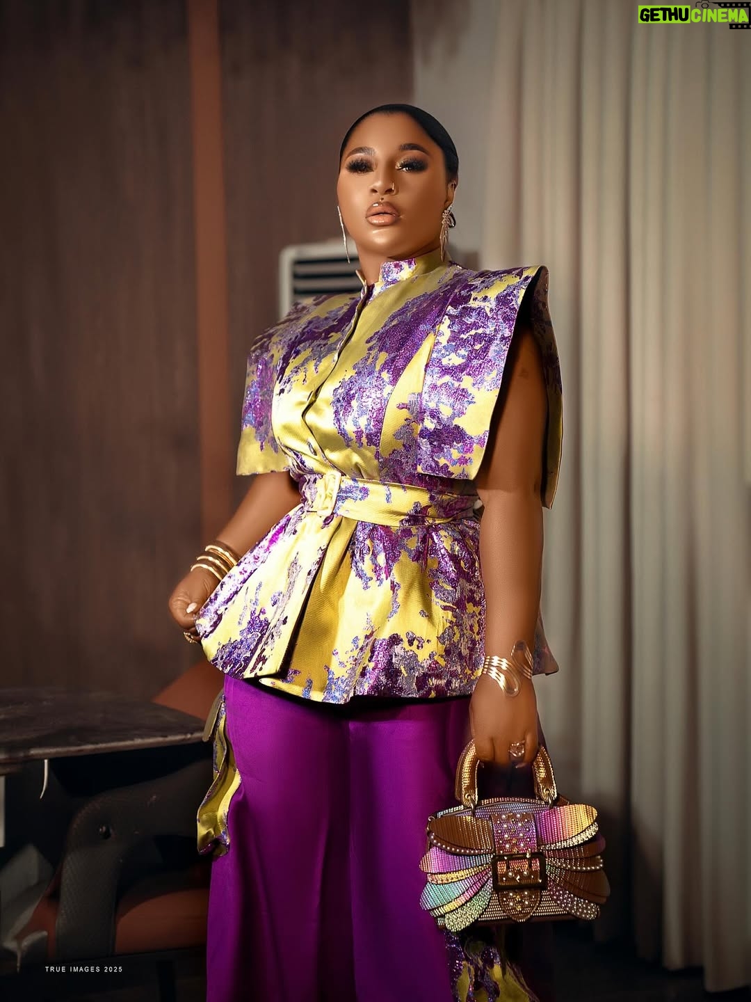 Destiny Etiko - 3 Likes - Fueling the passion 📌
What’s your favorite slide ❤️
Your BILLME CEO 👩💼 @billme.co
Gudmornin fam❤️
Outfit @jafclothings
Makeup @maryjayblaq
Hair stylist @brownshuugaaextravaganza
Nails 💅 @naturalsbysandrasplace