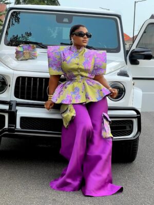 Destiny Etiko Instagram - Fueling the passion 📌

What’s your favorite slide ❤️

Your BILLME CEO 👩‍💼 @billme.co 

Gudmornin fam❤️

Outfit @jafclothings 
Makeup @maryjayblaq 
Hair stylist @brownshuugaaextravaganza 
Nails 💅 @naturalsbysandrasplace