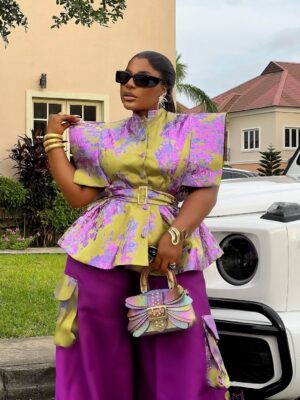 Destiny Etiko Instagram - Fueling the passion 📌

What’s your favorite slide ❤️

Your BILLME CEO 👩‍💼 @billme.co 

Gudmornin fam❤️

Outfit @jafclothings 
Makeup @maryjayblaq 
Hair stylist @brownshuugaaextravaganza 
Nails 💅 @naturalsbysandrasplace