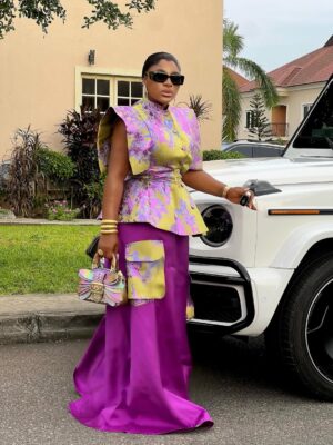 Destiny Etiko Instagram - Fueling the passion 📌

What’s your favorite slide ❤️

Your BILLME CEO 👩‍💼 @billme.co 

Gudmornin fam❤️

Outfit @jafclothings 
Makeup @maryjayblaq 
Hair stylist @brownshuugaaextravaganza 
Nails 💅 @naturalsbysandrasplace
