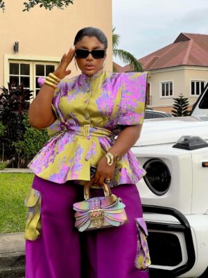 Destiny Etiko Instagram - Fueling the passion 📌

What’s your favorite slide ❤️

Your BILLME CEO 👩‍💼 @billme.co 

Gudmornin fam❤️

Outfit @jafclothings 
Makeup @maryjayblaq 
Hair stylist @brownshuugaaextravaganza 
Nails 💅 @naturalsbysandrasplace