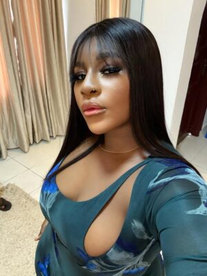 Destiny Etiko Instagram - A spec 📌✨

Happy glorious Sunday fam ❤️

Blessed we are 😍
Love u all ❤️

Outfit @jafclothings 
Skin by @dorindaskinnaturals