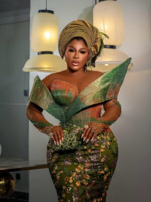 Destiny Etiko Instagram - Still on JP2025 ❤️✨

#jp2025🍾🎊💃 

Outfit @jafclothings 
Makeup 💄 @maryjayblaq 
👛 👠 @cidclotyngstore 
Hair by @brownshuugaaextravaganza 

Gele @chizzys___gele 
Videographer @vfilms_studio 
Hand fan @onyix_craft 
Nails 💅 @naturalsbysandrasplace