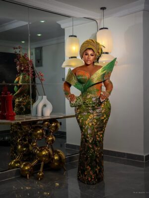 Destiny Etiko Instagram - Still on JP2025 ❤️✨

#jp2025🍾🎊💃 

Outfit @jafclothings 
Makeup 💄 @maryjayblaq 
👛 👠 @cidclotyngstore 
Hair by @brownshuugaaextravaganza 

Gele @chizzys___gele 
Videographer @vfilms_studio 
Hand fan @onyix_craft 
Nails 💅 @naturalsbysandrasplace