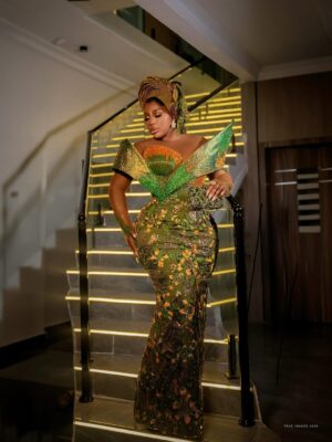 Destiny Etiko Instagram - Still on JP2025 ❤️✨

#jp2025🍾🎊💃 

Outfit @jafclothings 
Makeup 💄 @maryjayblaq 
👛 👠 @cidclotyngstore 
Hair by @brownshuugaaextravaganza 

Gele @chizzys___gele 
Videographer @vfilms_studio 
Hand fan @onyix_craft 
Nails 💅 @naturalsbysandrasplace