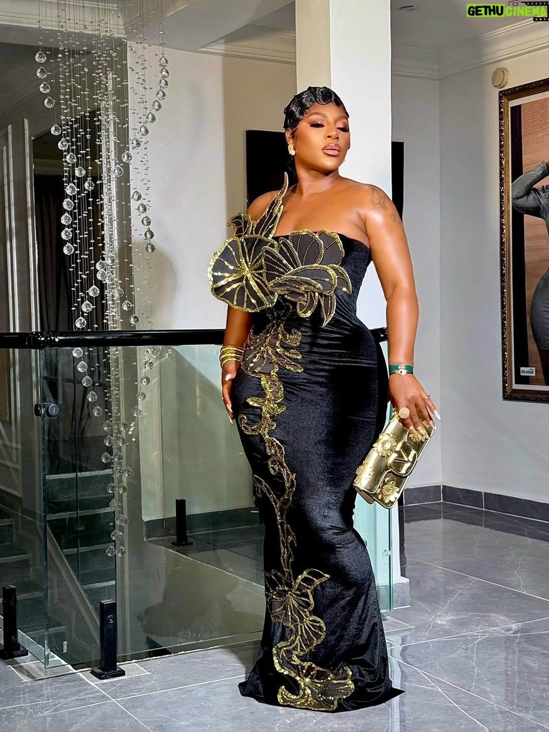 Destiny Etiko - 3 Likes - Making an impact,
not just an impression 📌
Drop your favorite emoji 😁❤️💦
Gudevenin fam❤️🙏
Outfit @cidclotyngstore
Hair by @pricelesshairs