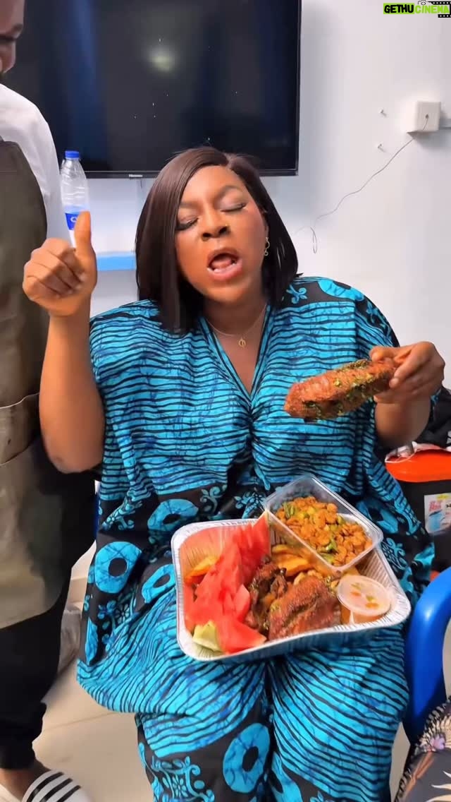 Destiny Etiko - 3 Likes - Gudevenin my family ❤️
Happy new month once again 🥰
Also Kanjo grills surprised me on set with a yummy platter as always 😍😍😍💃💃💃 @kanjogrills
It’s like I don’t have to go again o😄🤪
I love love love it 😍 ❤️
Cc @chinelokene