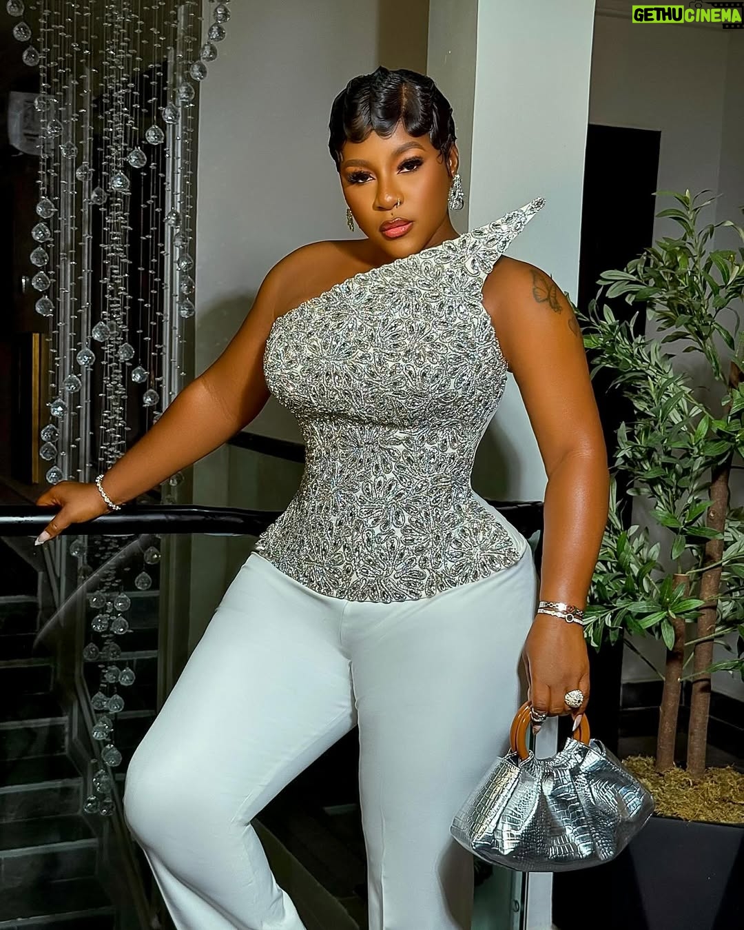 Destiny Etiko - 3 Likes - CHINEMELUM ✨ 🕊️
Drop your favorite emoji ❤️💦
Gudevenin fam 🙏❣️
Outfit @jafclothings
Makeup @maryjayblaq
Hair by @pricelesshairs
Nails 💅 @naturalsbysandrasplace
Hair styled by @brownshuugaaextravaganza
Skin by @dorindaskinnaturals