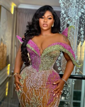 Destiny Etiko Instagram - The Odds are forever in my favour 😍⭐️ 🙏

CHINEMELUM ETIKO 📌

What’s your favorite 🤩🤪

Designer @jafclothings 
Makeup @maryjayblaq 
Hairstylist @fhavy_hairstudio 
Reels @reelswithcytia_ 
Fabric @exclatfabricsng
💅 @naturalsbysandrasplace
Snatched by @mapiatea