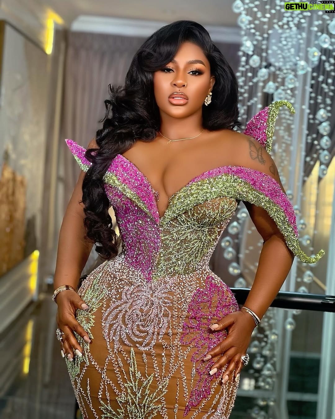 Destiny Etiko - 3 Likes - The Odds are forever in my favour 😍⭐️ 🙏
CHINEMELUM ETIKO 📌
What’s your favorite 🤩🤪
Designer @jafclothings
Makeup @maryjayblaq
Hairstylist @fhavy_hairstudio
Reels @reelswithcytia_
Fabric @exclatfabricsng
💅 @naturalsbysandrasplace
Snatched by @mapiatea