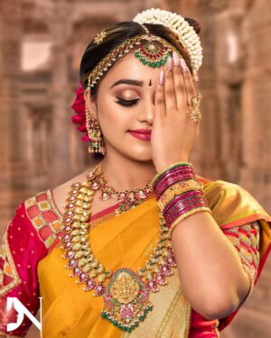 Dhanu shree Instagram - Iyengar bridal look amazingly done 😇

Mua : @makeupbydivyanagaraj 
jewels : @dnjewelleryhouse
Pc : @chidu.ln_portraits
Hair and flowers : @saidurgafloralarts
outfit : @waymore_priyanka