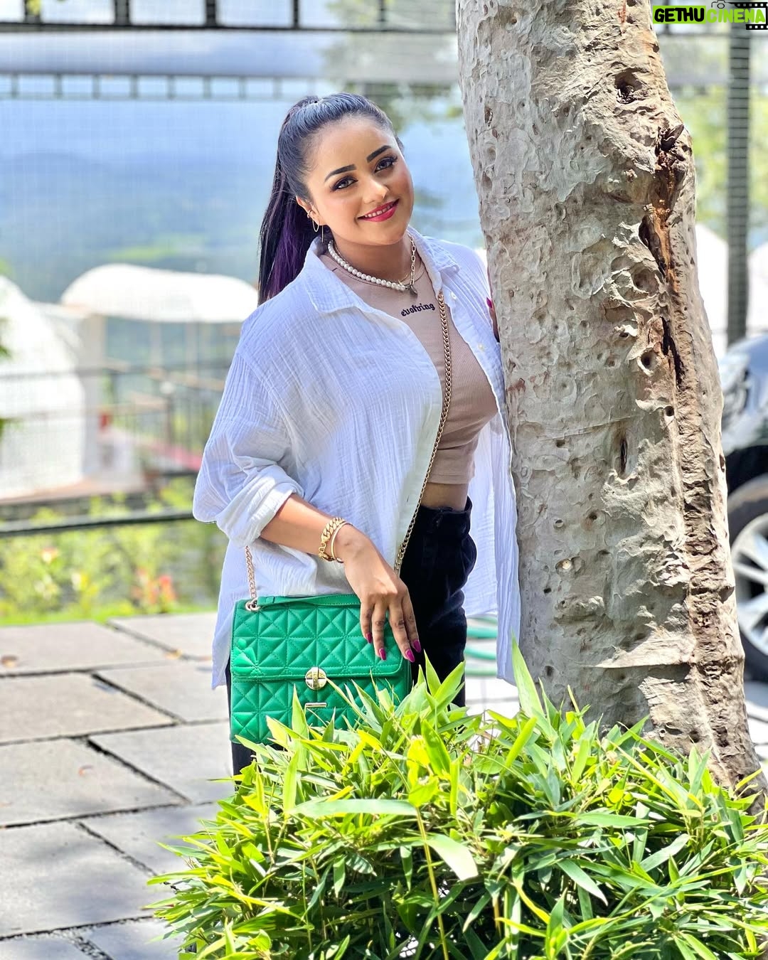 Dhanu shree - 19.9K Likes - Hated white once now slaying in it 😌
Location : @mountxanaduresort