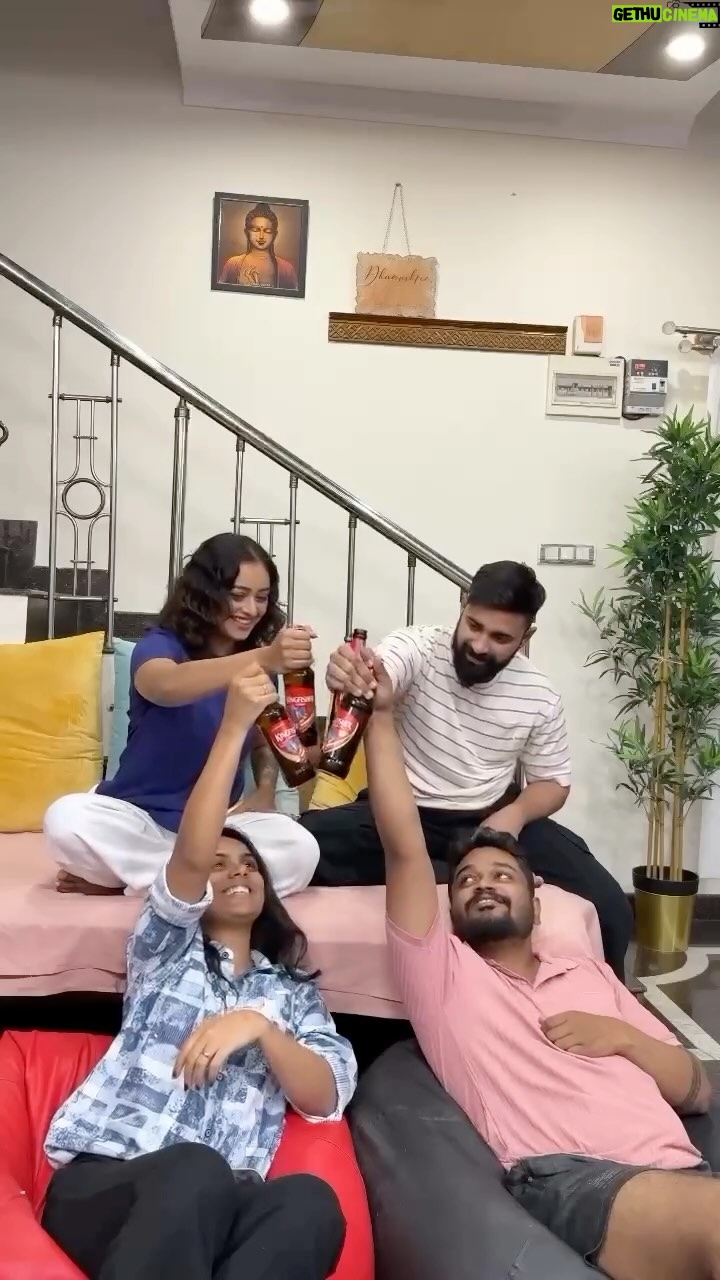 Dhanu shree - 6.1K Likes - That ‘pssshh’ sound >>> therapy.
#beerme #indianbeer #kingfisherbeer #dhanushree #ad #bangalore #kingsofgoodtimes😎✌️