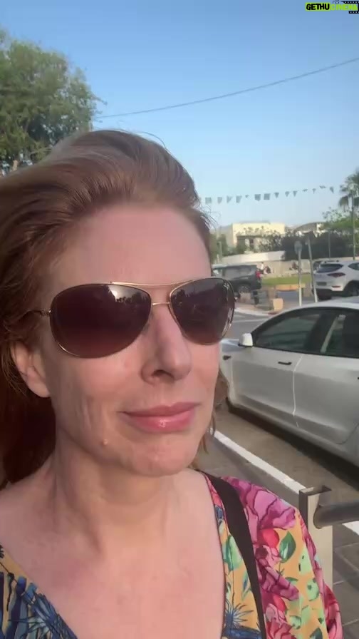 Diane Neal - 0.9K Likes - A walk to the beach I thought you’d like to
join me on. #spontaneous #nomakeup nofiler#