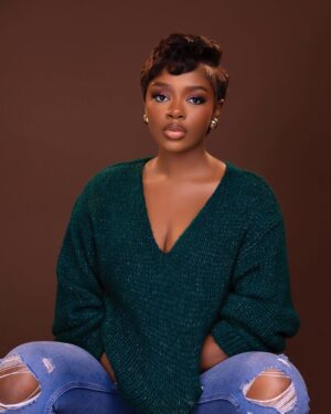 Diane Russet Instagram - Hello 28, let’s make this year memorable and monumental. 💚✨✨✨.

28 on the 28th 🥺

💄 @facesbyoluchi 
Hairstylist @honeyc.thestylist 
📸 @yomi.visuals 

#Birthdaygirl✨