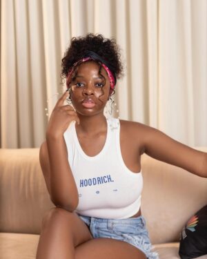Diane Russet Instagram - Not aiming for perfection, striving towards authenticity.😊

I couldn’t decide which came first, so abeg don’t comment “last slide 😍” better like my first slide. 😩😂😘

Hey 2024!!!!!!! Let’s make this year beautiful ✨