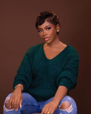Diane Russet Instagram - Hello 28, let’s make this year memorable and monumental. 💚✨✨✨.

28 on the 28th 🥺

💄 @facesbyoluchi 
Hairstylist @honeyc.thestylist 
📸 @yomi.visuals 

#Birthdaygirl✨
