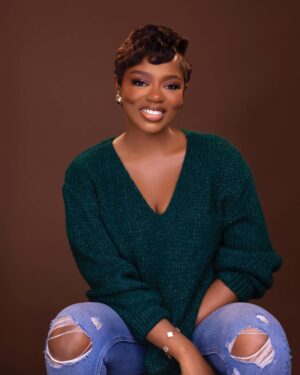 Diane Russet Instagram - Hello 28, let’s make this year memorable and monumental. 💚✨✨✨.

28 on the 28th 🥺

💄 @facesbyoluchi 
Hairstylist @honeyc.thestylist 
📸 @yomi.visuals 

#Birthdaygirl✨